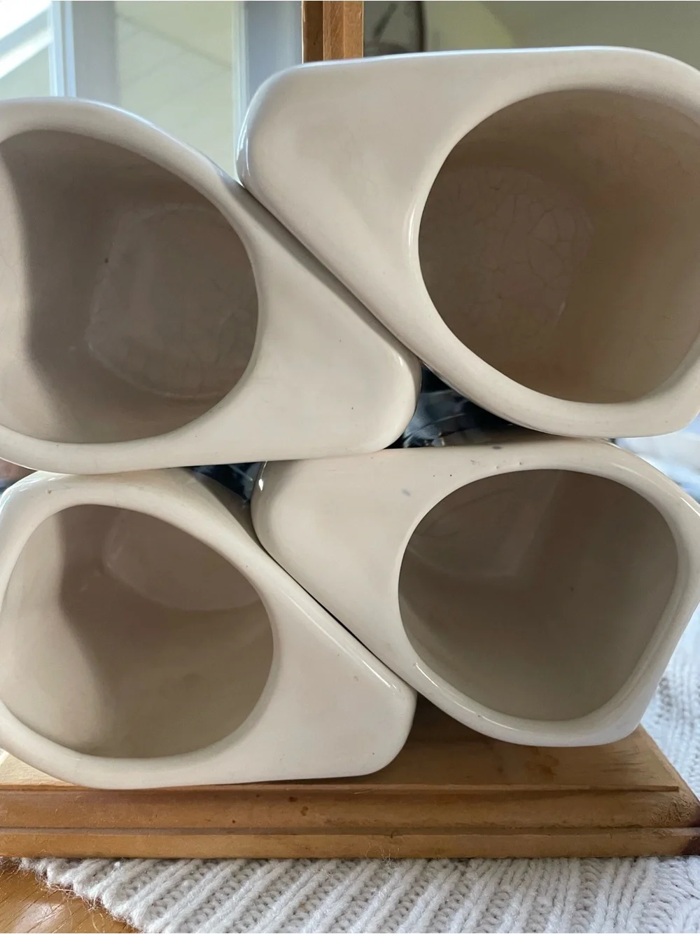 4 Stackable Ceramic Padilla style mugs with wooden stand Cream, Blue & Black